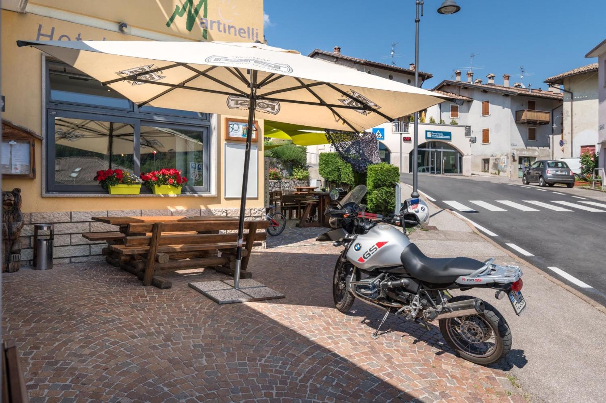 Hotel Martinelli Ronzo-Chienis ภายนอก รูปภาพ