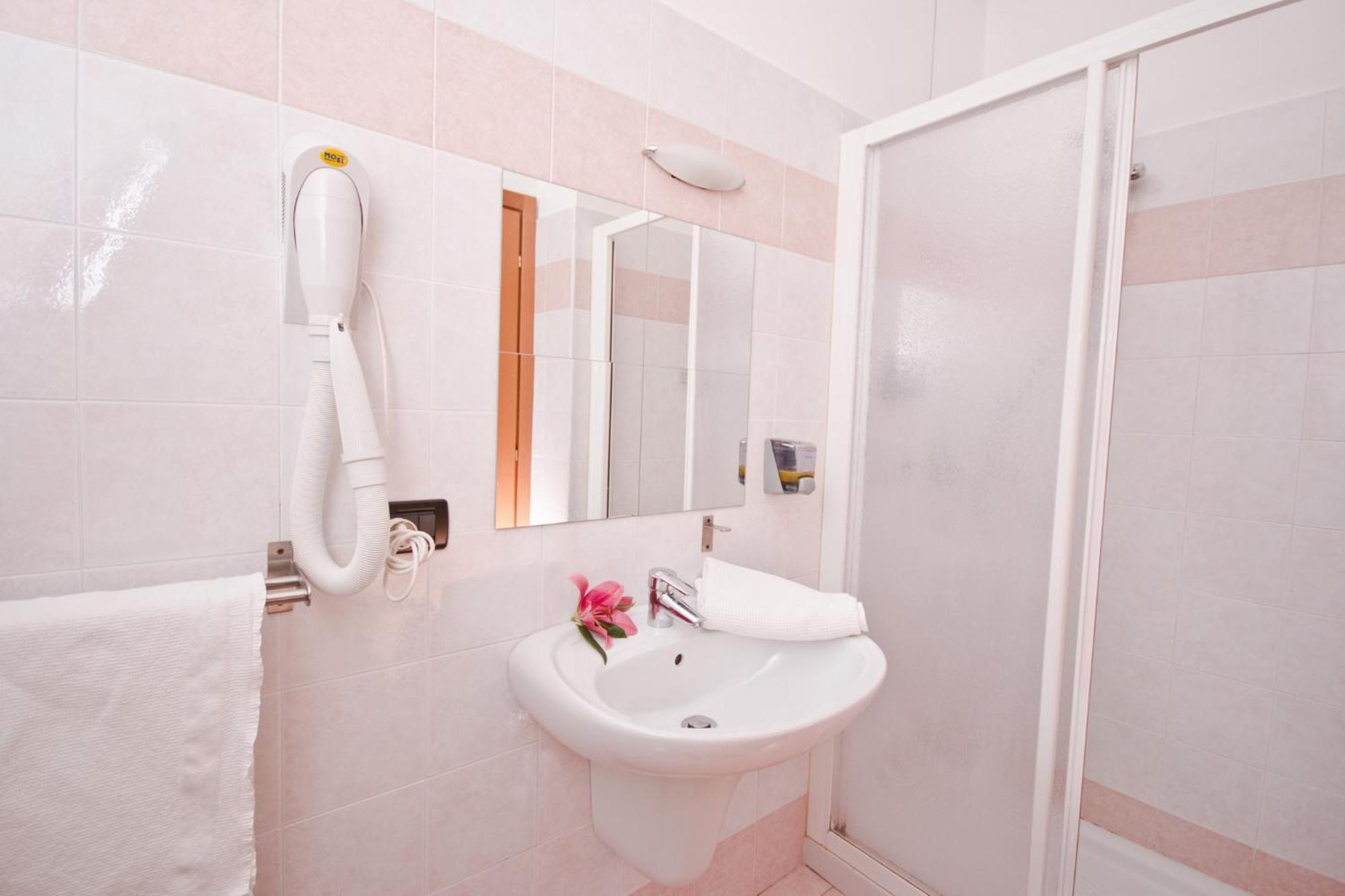 Hotel Martinelli Ronzo-Chienis ห้อง รูปภาพ