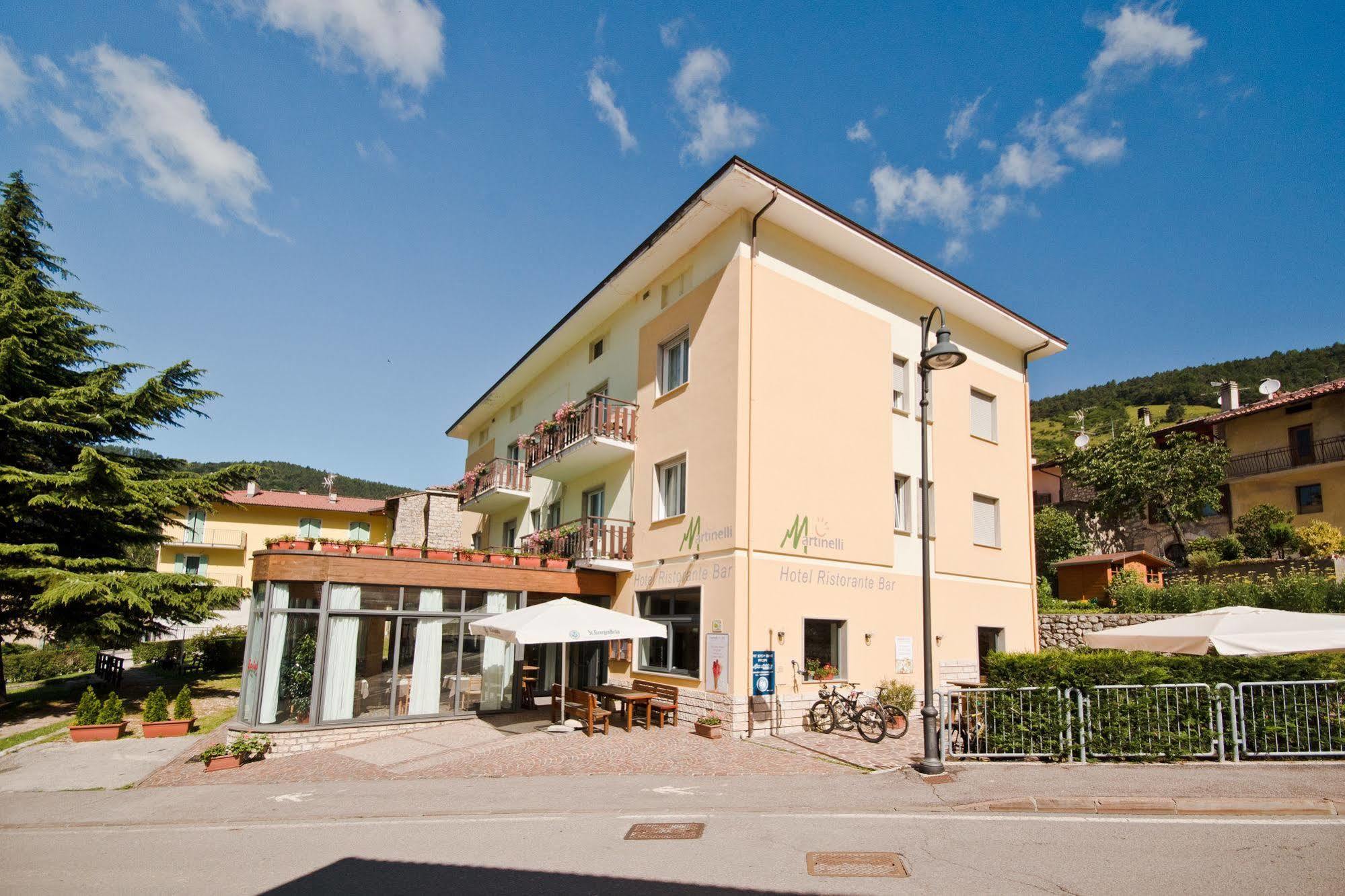 Hotel Martinelli Ronzo-Chienis ภายนอก รูปภาพ