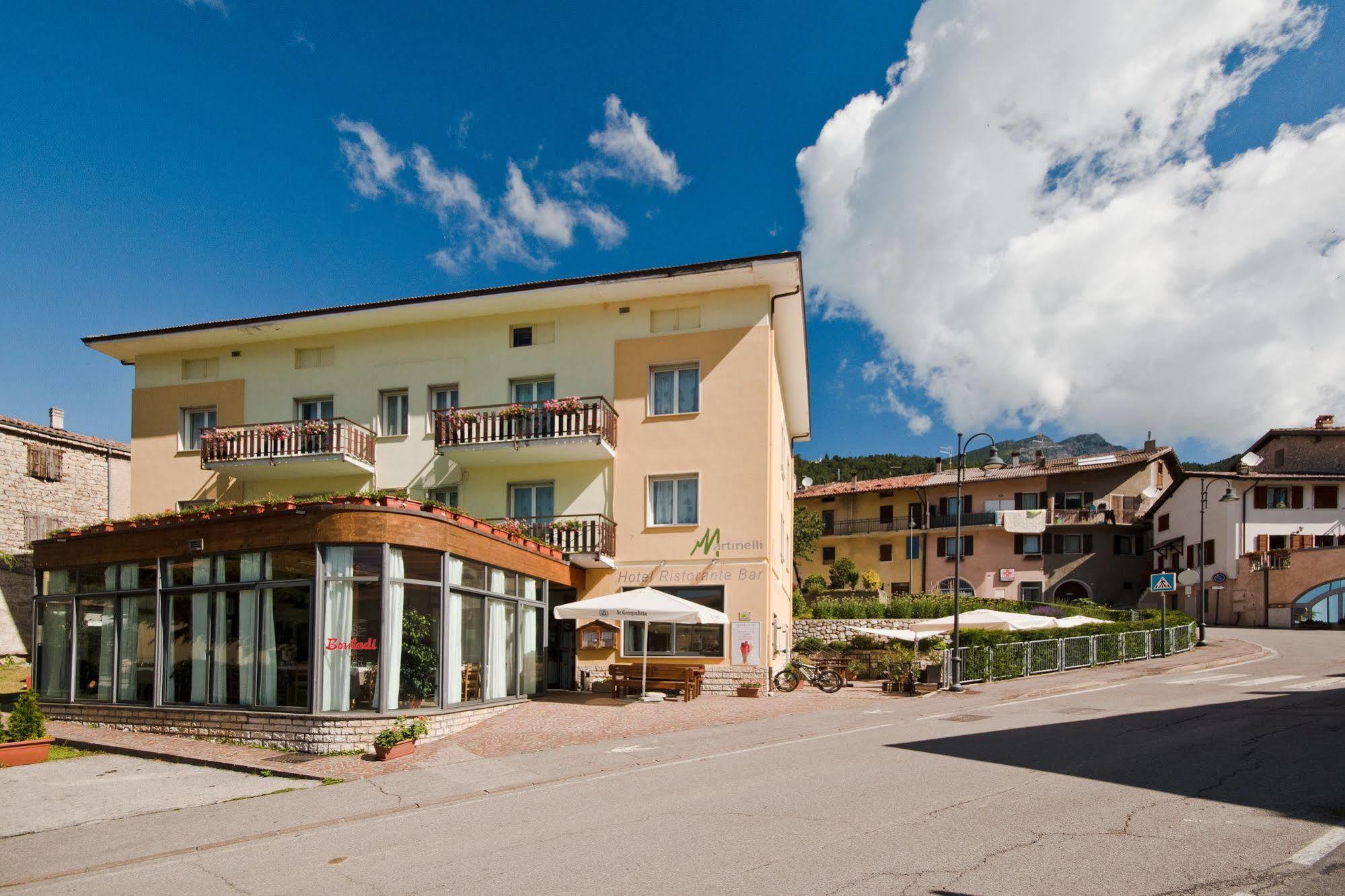 Hotel Martinelli Ronzo-Chienis ภายนอก รูปภาพ